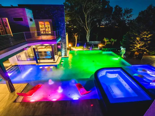Free-form gunite pool built by Waterscapes Backyard Resorts in Middle Tennessee