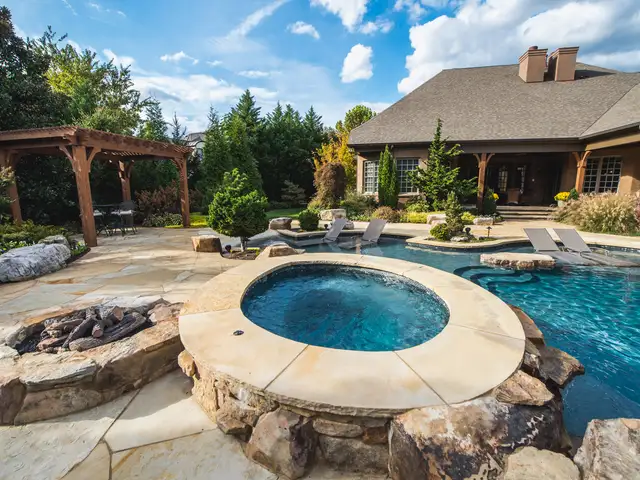 Custom spa built by Waterscapes Backyard Resorts in Middle Tennessee
