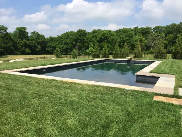 Traditional gunite pool built by Waterscapes Backyard Resorts in Middle Tennessee