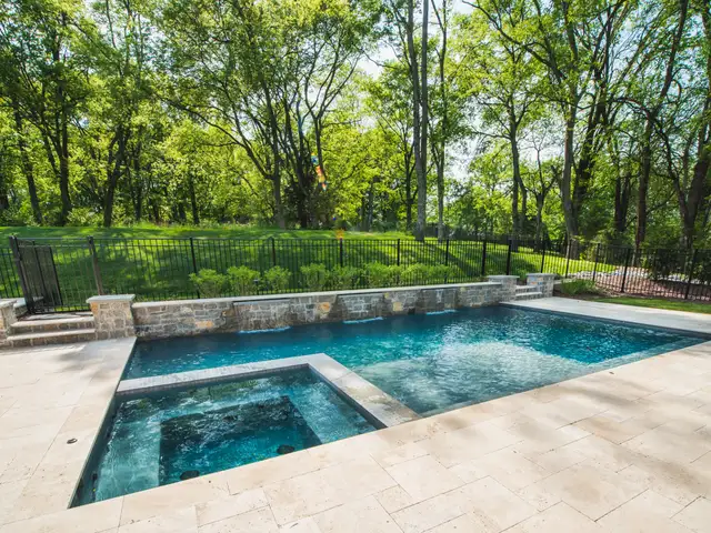 Traditional gunite pool built by Waterscapes Backyard Resorts in Middle Tennessee