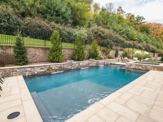 Traditional gunite pool built by Waterscapes Backyard Resorts in Middle Tennessee